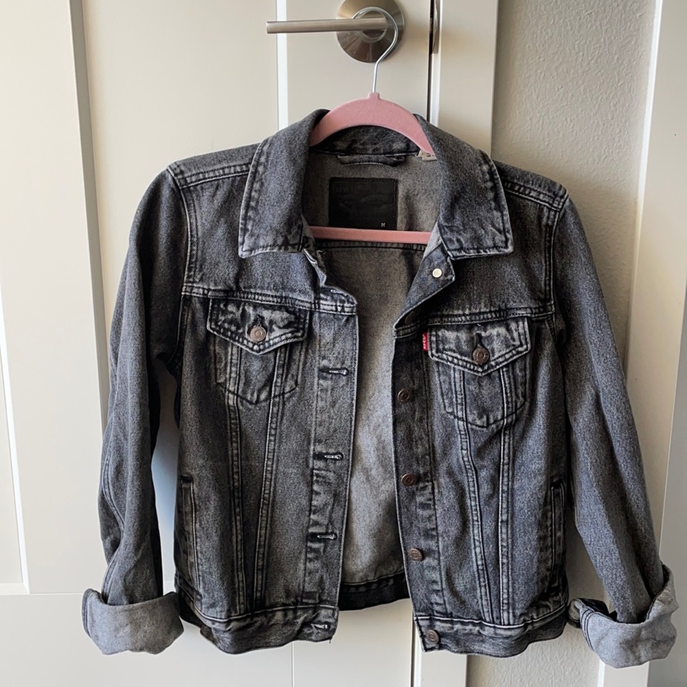 Classic black Levi’s jean jacket